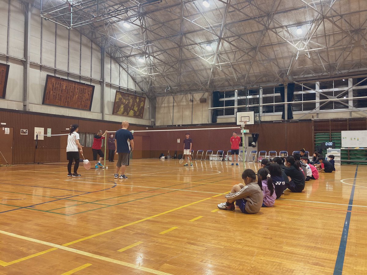 BEST_JBC's tweet photo. 今日の練習の後半は、コーチによる保護者と選手に向けたダブルス審判講習会！
正しいルールを覚えよう！
#ジュニアバドミントン
#バドミントン
#審判講習会
#ダブルス
#船橋市
#三山
#BESTジュニア https://t.co/7c4T5hSjXo