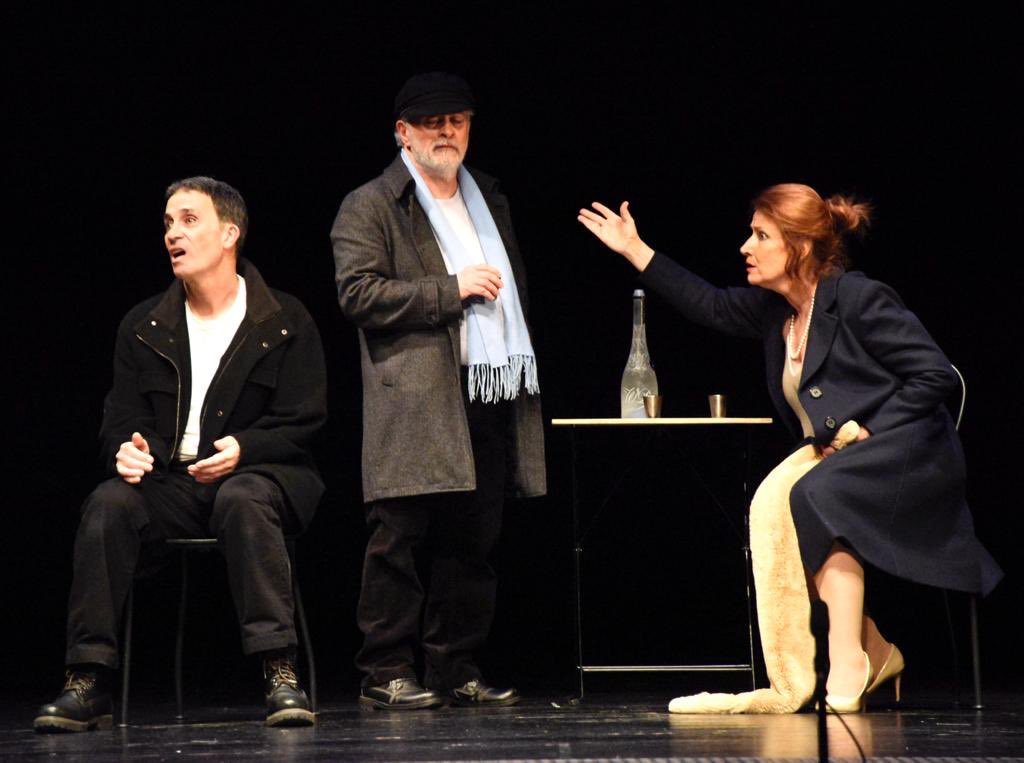 ONCE_oficial's tweet photo. Crees que podrías siquiera intuir que muchos de estos actores y actrices son personas #ciegas 
Son #ARTISTAS 🎭🎭
#BienalTeatrONCE #ComunitatValenciana #seguimos #inclusión https://t.co/tOLbsdFheX