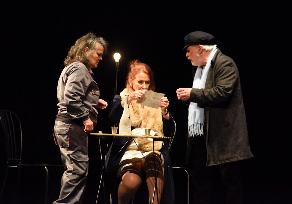 ONCE_oficial's tweet photo. Crees que podrías siquiera intuir que muchos de estos actores y actrices son personas #ciegas 
Son #ARTISTAS 🎭🎭
#BienalTeatrONCE #ComunitatValenciana #seguimos #inclusión https://t.co/tOLbsdFheX