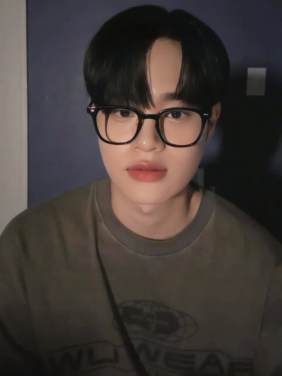 eroshwi's tweet photo. 042923 👋🏻🧡

#이대휘 #에이비식스
#LEEDAEHWI #AB6IX https://t.co/pmCri73Tul