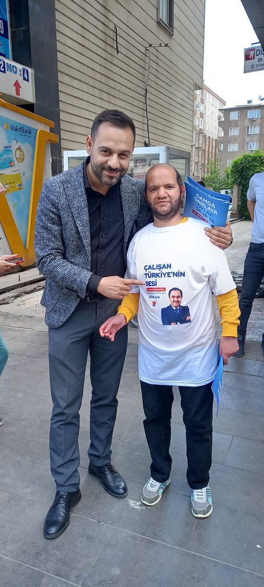 erdalakldz's tweet photo. Bugün @Yenisehiredeva olarak Ofis Ekinciler Caddesi’nde standımızı kurduk. 

#SanaSözBaharlarGelecek 
#DevaiçinChp https://t.co/6lxXVwK4Nk
