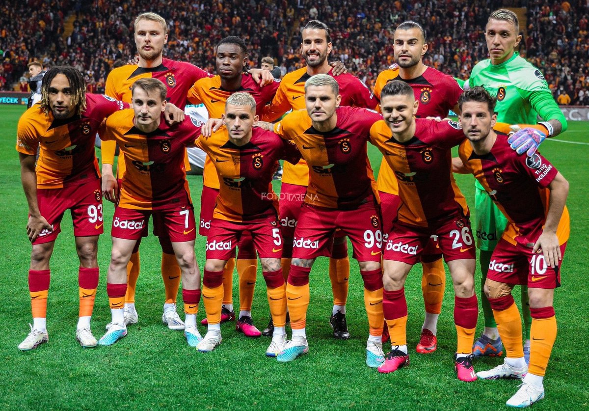 alisamiyenn34's tweet photo. Hepsini üstüste koyup şampiyon olacağız #AslanGibiSavasGalatasaray https://t.co/X59DeYmDgK