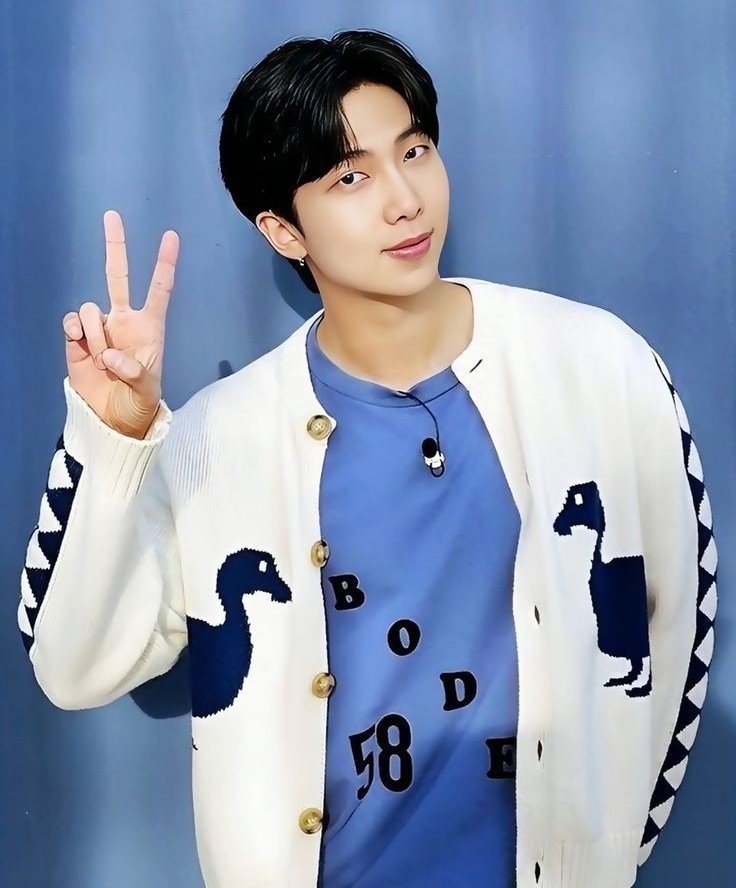 BTSquadInfo's tweet photo. [INFO]📰

¡Namjoon de BTS ganó dos premios en los 'KM Chart Best Awards' 2023!

•Best K-Music Artist
•Best K-Music — Wildflower

©btschartstudio | @BTS_twt #BTSARMY https://t.co/84yQ1h5ODs