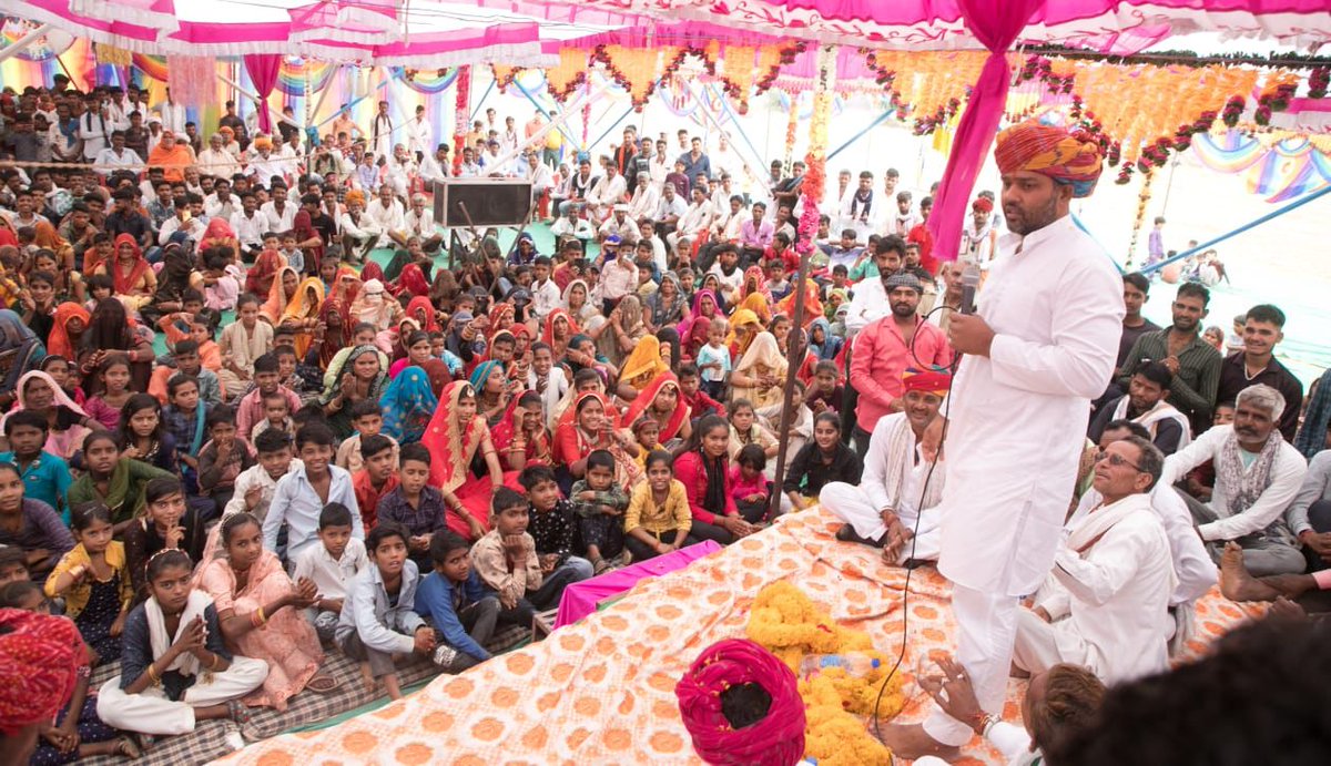 AshokChandnaINC's tweet photo. खानिका, देवपुरा (नैनवां) में श्री हनुमान जी महाराज के तिथि बंधन वार्षिक पूर्णाहुति कार्यक्रम में l #Hindoli #Nawain #Bundi #Congress #Rajasthan https://t.co/j2U9vKmn0U
