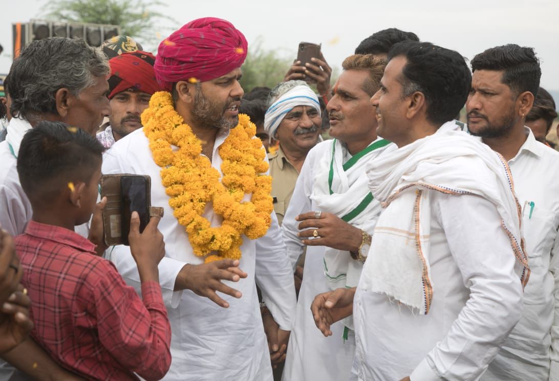 AshokChandnaINC's tweet photo. खानिका, देवपुरा (नैनवां) में श्री हनुमान जी महाराज के तिथि बंधन वार्षिक पूर्णाहुति कार्यक्रम में l #Hindoli #Nawain #Bundi #Congress #Rajasthan https://t.co/j2U9vKmn0U
