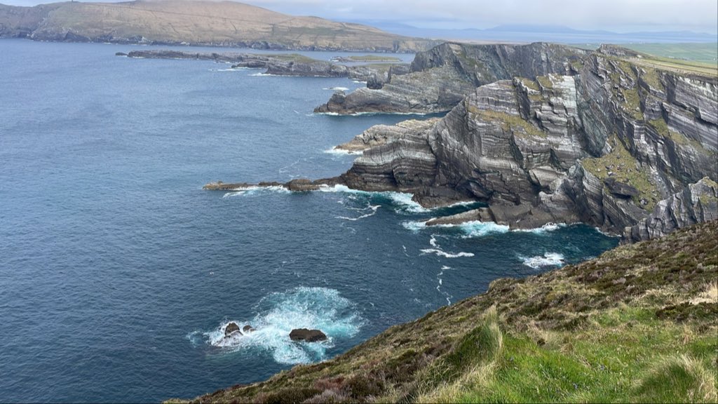 LAnneCard's tweet photo. The sea is good for the soul and my soul feels at home. #KerryCliffs #StFiniansBay #KerryIreland #CountyKerry https://t.co/5YrhHcLLuZ