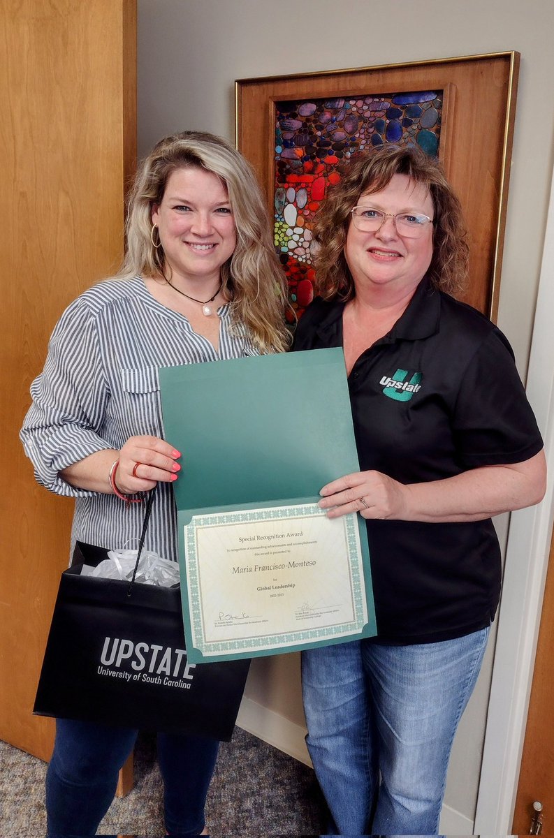 SCCentroLatino's tweet photo. We are so proud of Profe @MontesoFM #SCCentroLatino Directora Adjunta for her Global Leadership in International Studies Award 🏆 She leads very successful Maymester #studyabroad programs to Alicante, Spain #facultyawards #uscupstate https://t.co/SungkxWQhJ https://t.co/lQNF86BNi6
