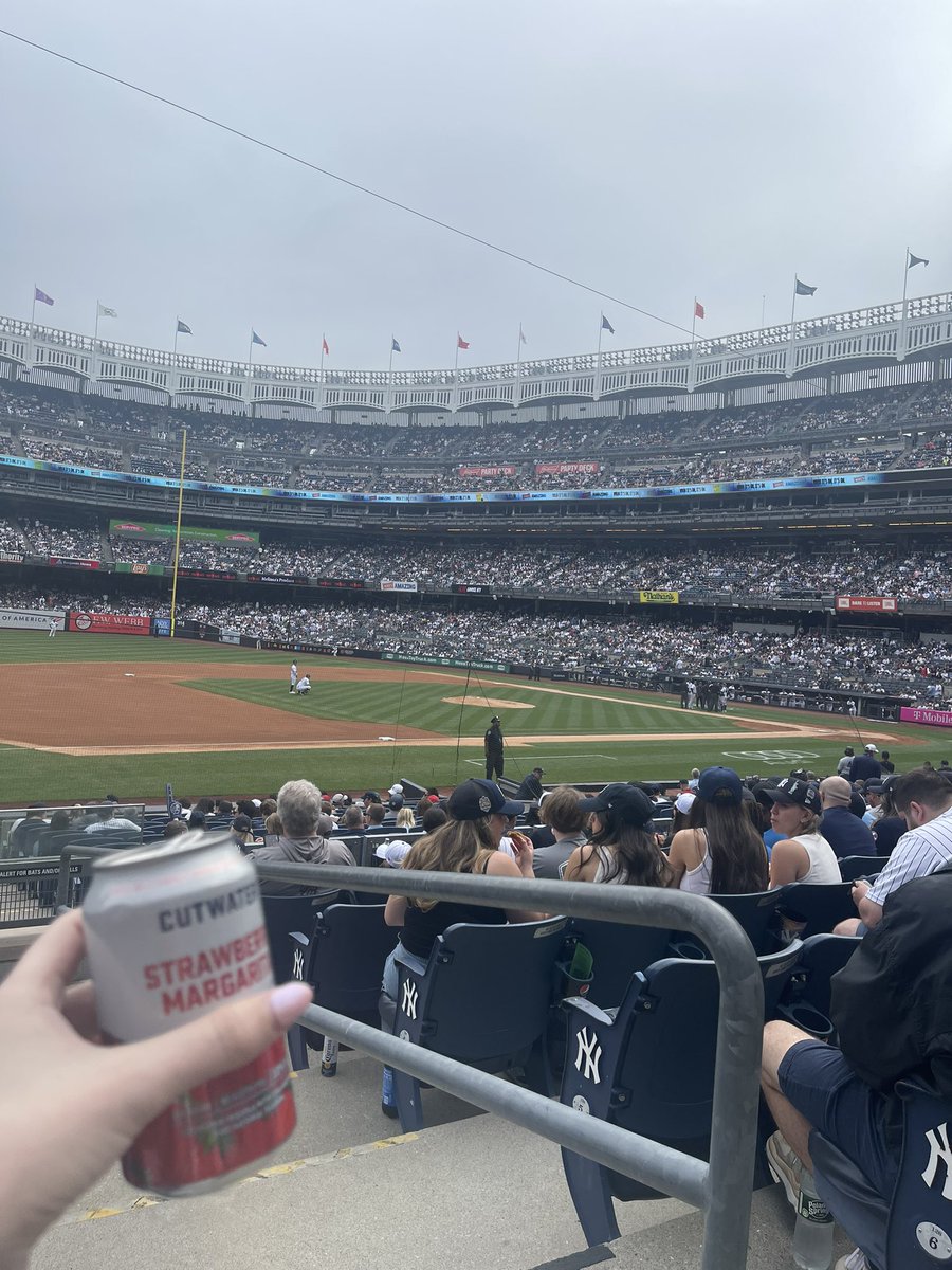 spacey_casey12's tweet photo. 4 games down this szn https://t.co/g9yrXCbtim