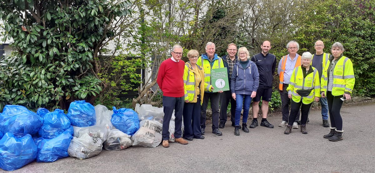 awlitterheroes's tweet photo. The litter heroes were out in force today and what a difference they made! 15 volunteers picked 44 bags. And there was cake and tea when they finished. #norrishill #springcottage #moira #albertvillage #litterheroes @AshbyNub @NWLEnviro @NWLeics @LeicsCountyHall @KeepBritainTidy https://t.co/cfs8N3KPWD