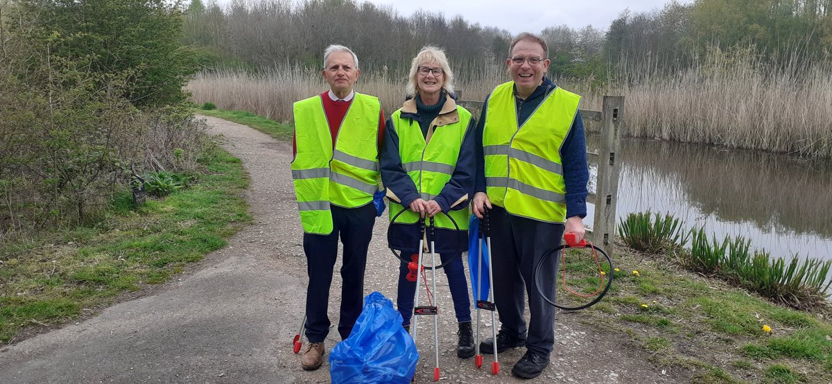 awlitterheroes's tweet photo. The litter heroes were out in force today and what a difference they made! 15 volunteers picked 44 bags. And there was cake and tea when they finished. #norrishill #springcottage #moira #albertvillage #litterheroes @AshbyNub @NWLEnviro @NWLeics @LeicsCountyHall @KeepBritainTidy https://t.co/cfs8N3KPWD