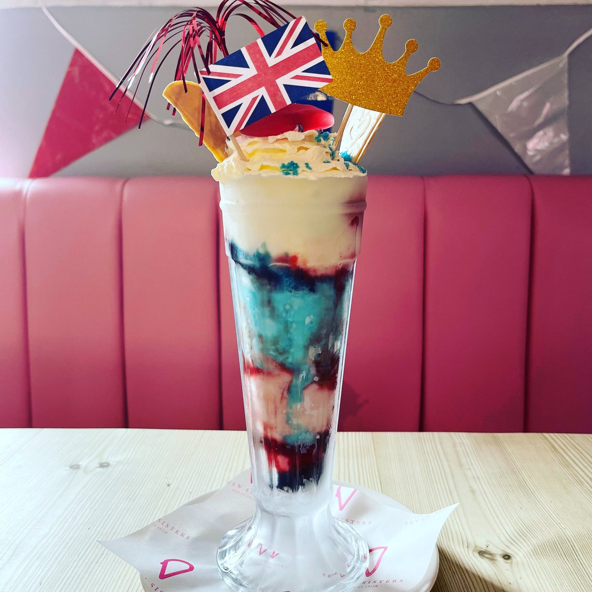 👑CORONATION VIBES INCOMING 
💙We’ve started getting ready for the big day
👑Our coronation specials launching over the new few days
💙Heads up we are opening for the bank holiday Mondays
#coronationicecream #coronationday #icecreamfarmcheshire #icecreamlover #sundaes #knutsford