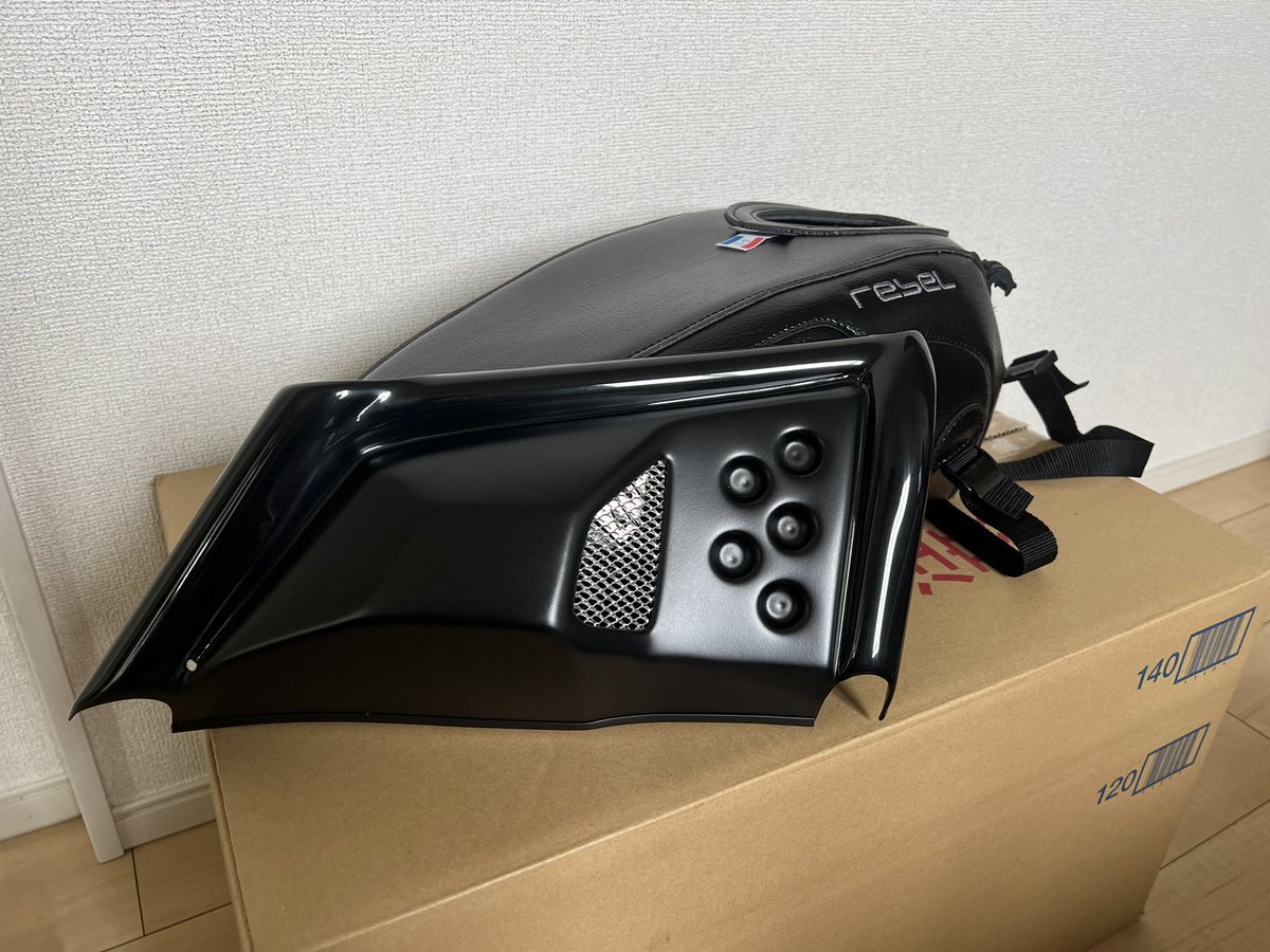 minihel250's tweet photo. 物欲に負けて
DiabloのエンジンカバーとBAGSTERのタンクカバーを購入しました‼︎🤩
個人的には大満足です😆
これからよろしく‼︎
 #BAGSTER
 #Diablo
 #レブル250 https://t.co/mblEVRitCt