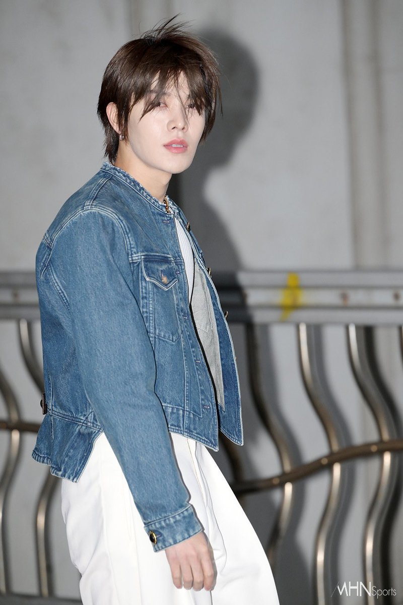 the127ism's tweet photo. 230429 press

NCT127 ยูตะ ‘ผมที่โปรยปลิว’
https://t.co/zaVlRB2PCg

NCT127 ยูตะ ‘สายตาจริงจัง’
https://t.co/H8oELB9Pzb

#LVPrefall23 #YUTAxLouisVuitton
#YUTA #유타 #中本悠太 #NCT127 @NCTsmtown_127 https://t.co/u38WID9Ex1