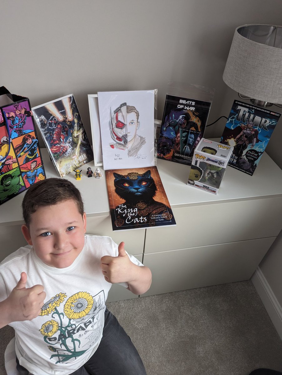 Outstanding day at the #PaisleyComicCom @BGCPComicCon Alfie was delighted with his haul. Thanks to @PaulTonnerArt and @Et_thedj . Great day