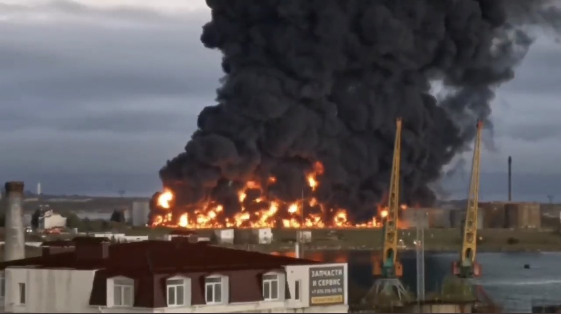 Увага! У Криму все спокійно, тому туди їде новий відеоблохер! 
Буде кому знімати відосіки про нову бавовну та казати, как нє хоцеця уєзжать із Кріма.