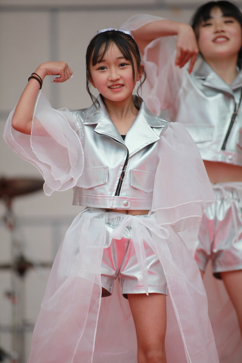 jHcDEbzXuzvO3aZ's tweet photo. #蓮華寺池公園
#藤まつり
#ベイブ
今日やすさんに教わりましたba6e(ベイブ)の
ライブダンスを見てきました。
その中に、すごく、可愛い子発見しました。
まるで、昔茶果菜の
あやねちゃんを
初めて見たときみたいな感じでした。名前は、ひめちゃんらしいです
#ba6e
https://t.co/9Giw51MSmC https://t.co/WjAHEsHDoF