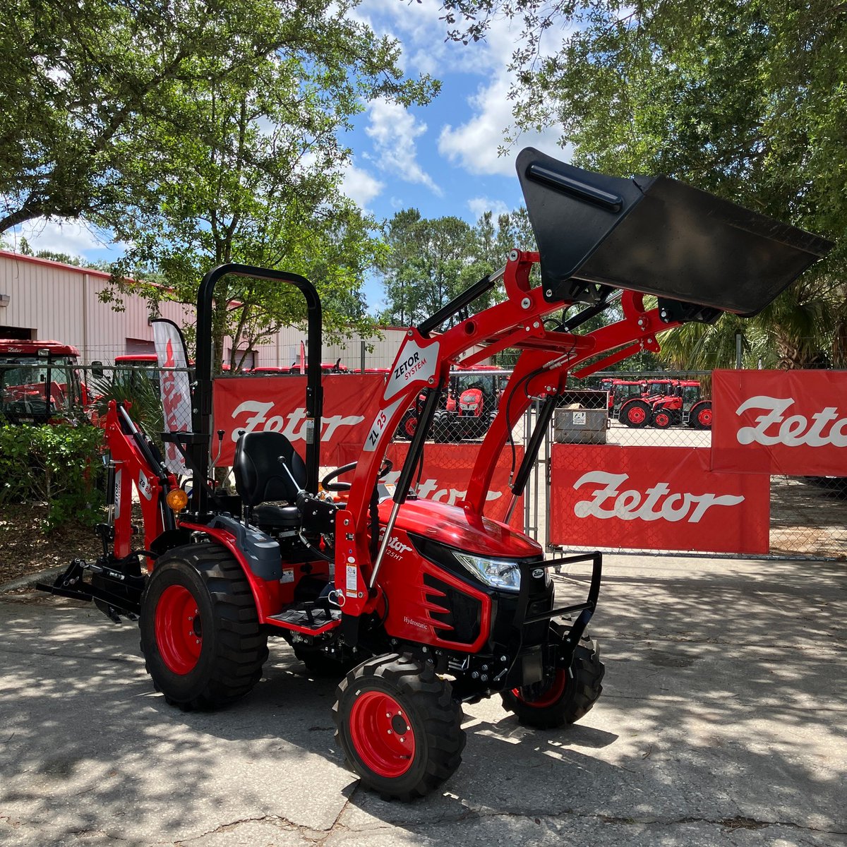 ZetorNA's tweet photo. #ZETORNA https://t.co/Peg3gpA096: Tractor #ZETOR 25HP equipped with a loader and excavator, the M25 would be an ideal partner for work around your house. You can buy directly from a distributor or from an authorized dealer. More https://t.co/b1KpsjtKhS or call +1(717)576-4116 https://t.co/GH1Q1YF02X