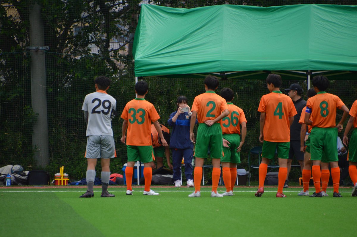 KOSUKEKASAHARA's tweet photo. #今日のサカマネ
#サカマネが集合写真撮るスタイル
#Prideoforange
#緑と黒の専大松戸 https://t.co/V8BUOHs5rk