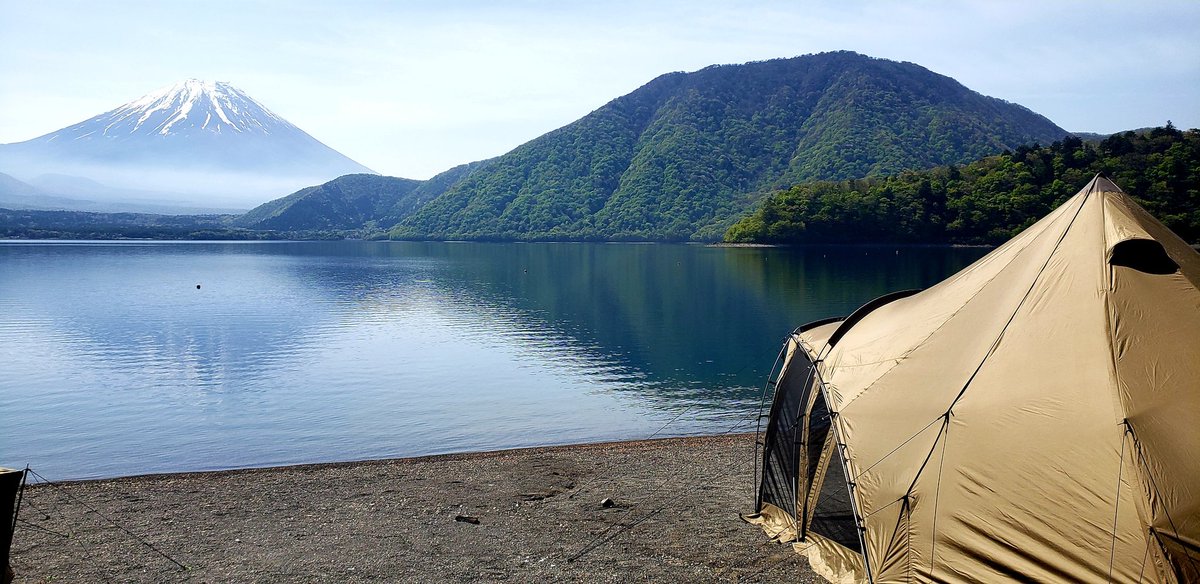 UEMUUcamp's tweet photo. ゼインアーツ ロロでソロキャンプ⛺
浩庵キャンプ場でソロロ。
至福の時間でした。
#ZANEARTS #ゆるキャン #ソロロ 
#本栖湖 #富士山 #夜明け https://t.co/94DKPBs5c4