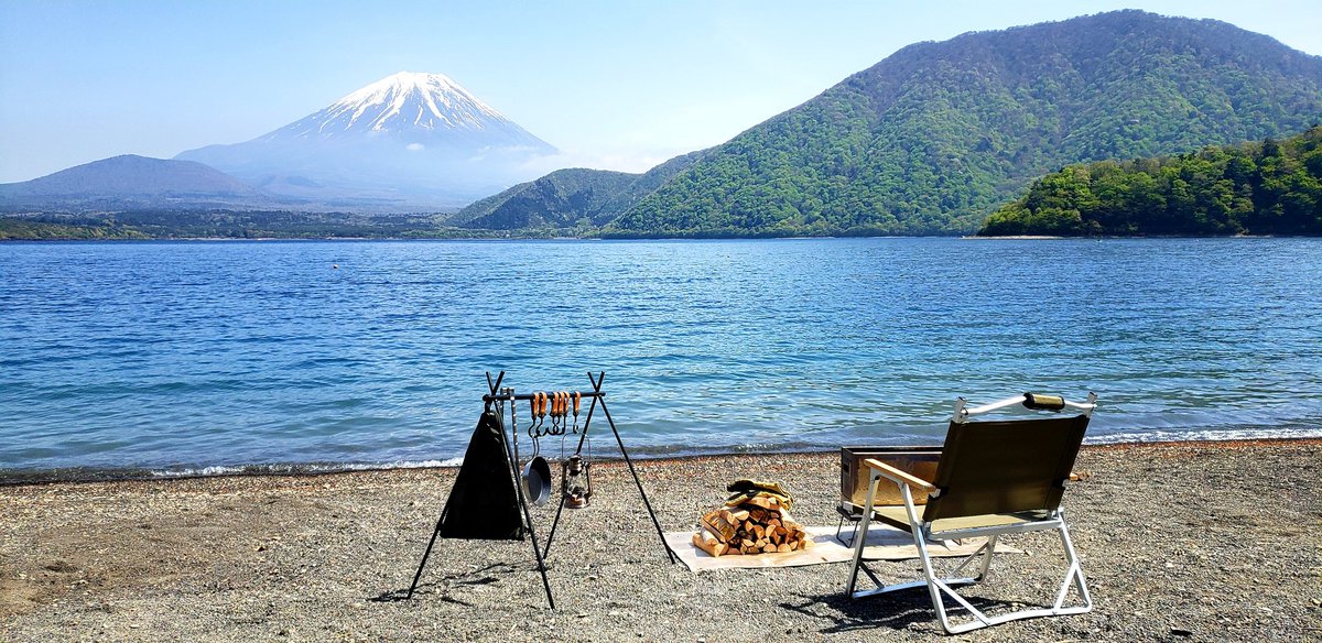 UEMUUcamp's tweet photo. ゼインアーツ ロロでソロキャンプ⛺
浩庵キャンプ場でソロロ。
至福の時間でした。
#ZANEARTS #ゆるキャン #ソロロ 
#本栖湖 #富士山 #夜明け https://t.co/94DKPBs5c4