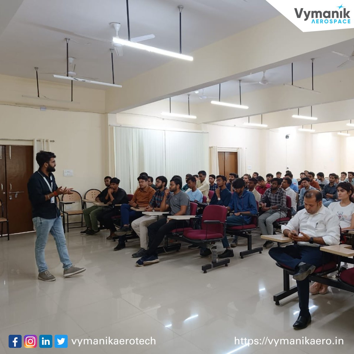 vymanikaerotech's tweet image. Empowering the next gen of innovators in aerial tech! Vymanik Aerospace  takes flight with bright minds at Dr. Ambedkar Inst. of Tech. for  Handicapped, Kanpur.

#Drones #Innovation #AerialTech