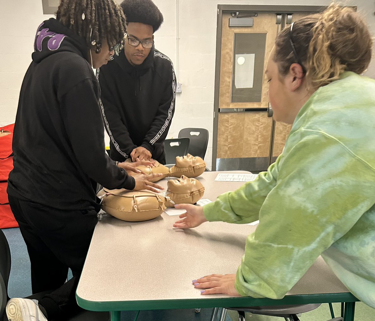 JCMCougars's tweet image. Big thanks to Nurse Mills for providing CPR Training to some of our seniors. #ReadyGrad #Classof2023 @RamonicaD @ap_baker1
