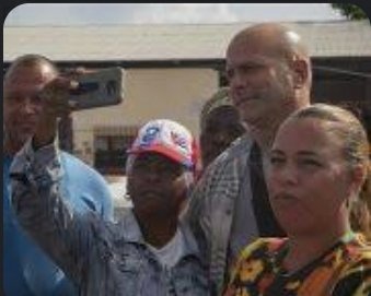 No le demos espacio al odio, a la inercia y a la falta de creatividad, la #Revolución se hace con amor, con alternativas y unidos. #CubaViveYTrabaja #ALaPatriaManosYCorazon <a href="/DiazCanelB/">Miguel Díaz-Canel Bermúdez</a> #SantiagodeCuba