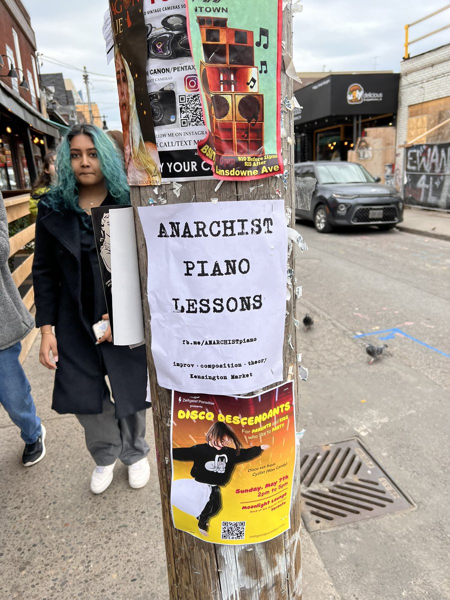 ComeAsYouAreCo's tweet photo. One of the many many reasons to love being in #kensingtonmarket. Feel so fucking #hashtagblessed this is our little home now. https://t.co/2psKhHkYye