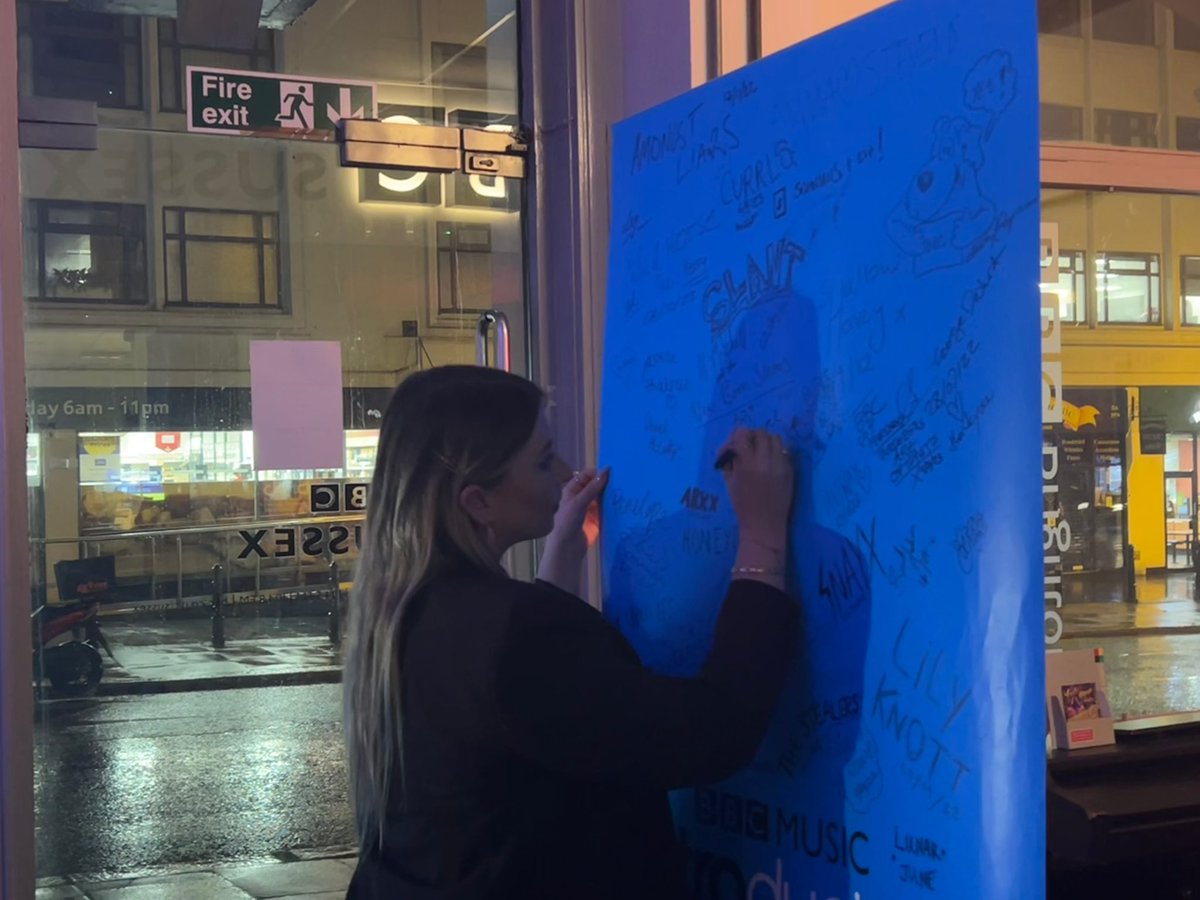 Had an absolute blast in the BBC Music Introducing In Sussex &amp; Surrey Live Lounge on Thursday!! 💥 !! Thankyou to everyone who texted in 🥰 

Catch the REPLAY tonight 8-10pm!

Big love to @MelitaRadio <a href="/KairenK/">Kairen Kemp</a> 🤍

#bbcintroducing #bbclivelounge #independentartist #unsignedartist