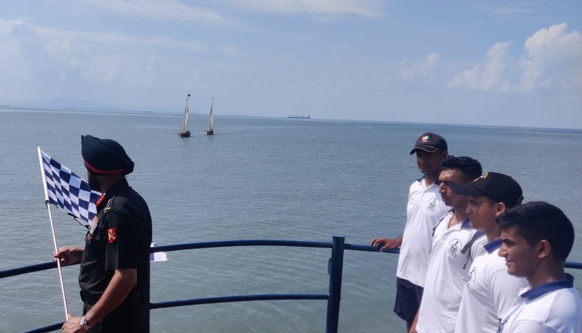 #IndianArmy Corps of Engineeers Ocean #Sailing Expedition #BreezeofIndependence was flagged in at #Mumbai after a 184 hrs voyage from Mumbai to Goa and back by Lt Gen HS Kahlon, AVSM, SM,  GOC MG & G Area to commemorate 75 years of Independence.
#AzadiKaAmritMahotsav
#SC