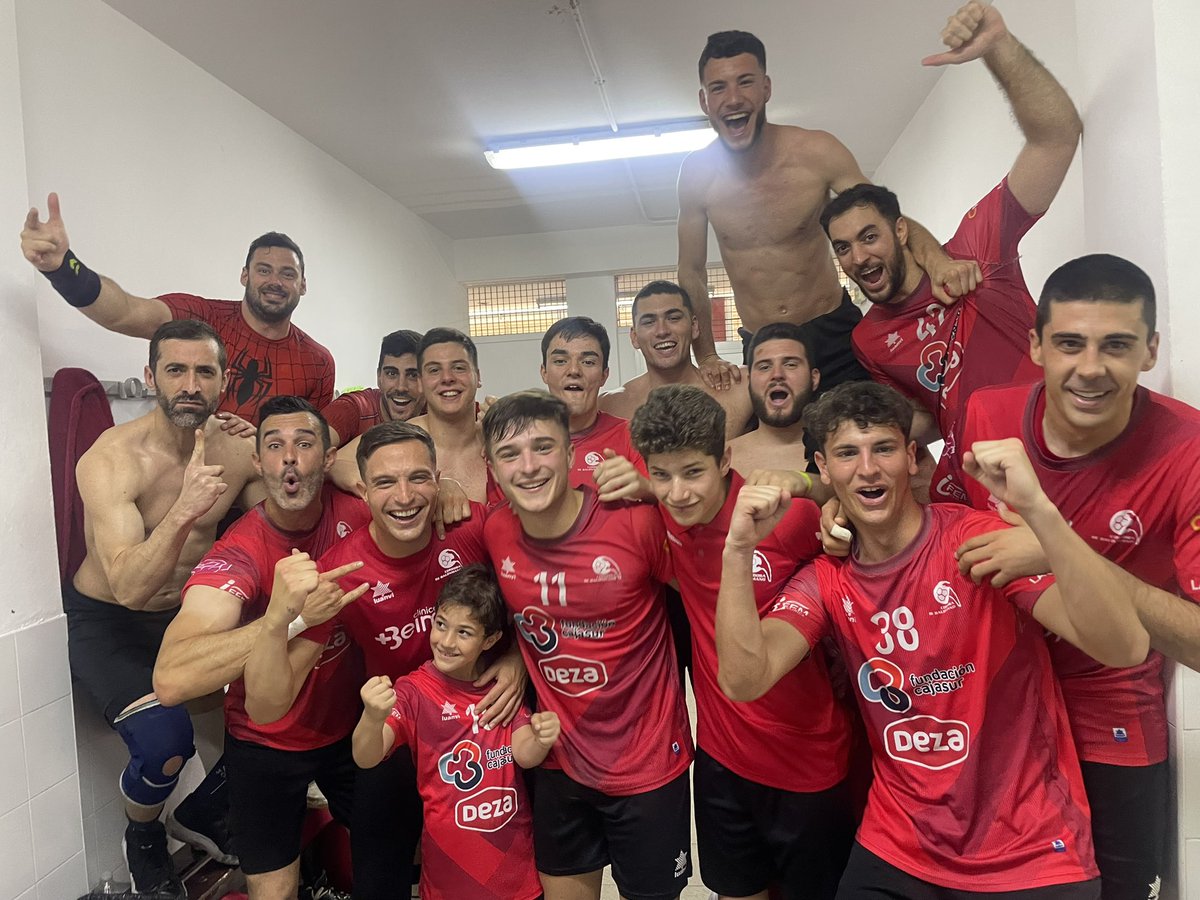 16torres_fer's tweet photo. Campeones de liga. Mucho mérito lo de este equipo, muchos meses de trabajo detrás y ahora, a por el último mes. A por la fase @CordobadeBM #LaFaseenCórdoba https://t.co/FA5GU4U0kw