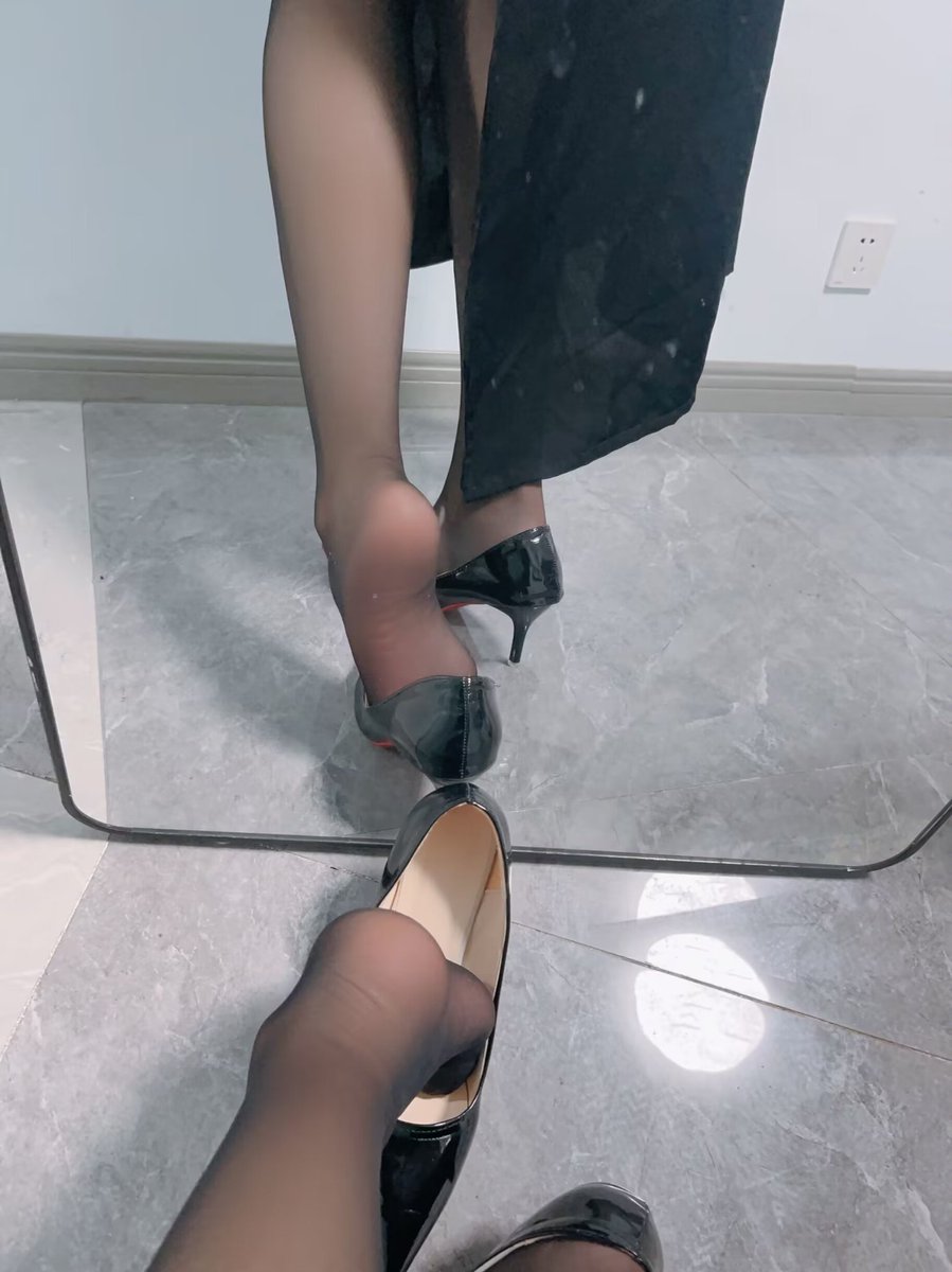 AynamiRei0's tweet photo. 有人想打胶吗？😎#伪娘 #男の娘 #可爱的男孩子 #女装大佬 #黑丝 #足控 #腿控 #高跟鞋 #打胶 https://t.co/dmov0KvPHk