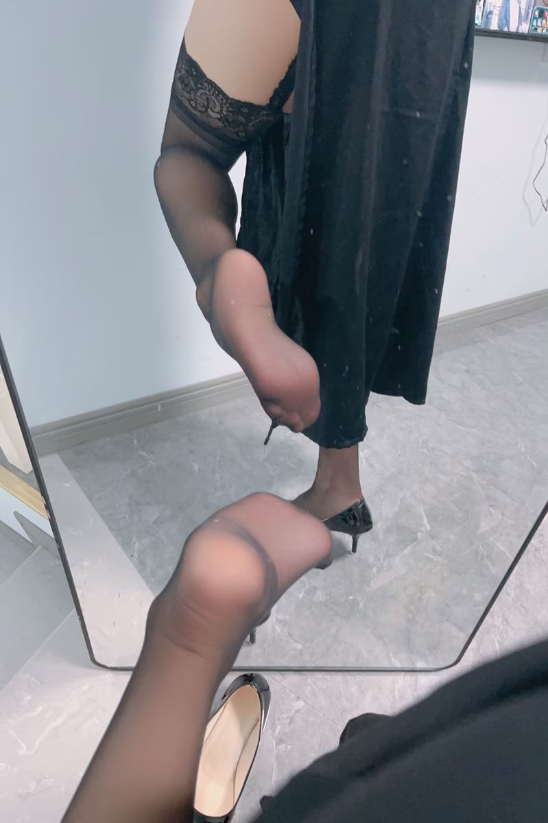 AynamiRei0's tweet photo. 有人想打胶吗？😎#伪娘 #男の娘 #可爱的男孩子 #女装大佬 #黑丝 #足控 #腿控 #高跟鞋 #打胶 https://t.co/dmov0KvPHk