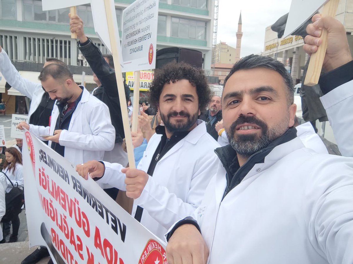 gonulluvetder's tweet photo. Gönüllü Veteriner Hekimler ve Teknikler Derneği olarak 29 Nisan Veteriner Hekimler gününde Veteriner halk sağlığı hayvan refahı  mesleğimizin hakları ve onuru için Ankara'daydık.. https://t.co/qljEn9KcPB