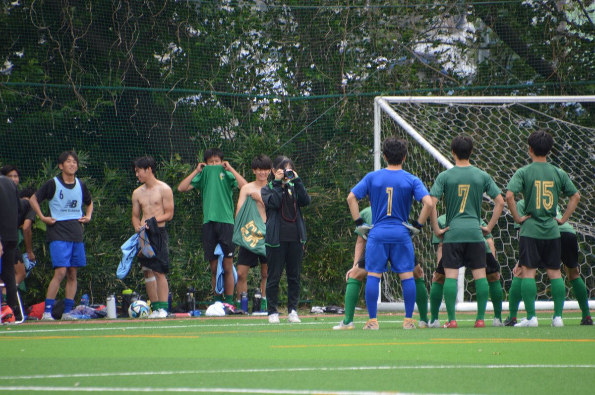 KOSUKEKASAHARA's tweet photo. #今日のサカマネ
#サカマネが集合写真撮るスタイル
#Prideoforange
#緑と黒の専大松戸 https://t.co/V8BUOHs5rk