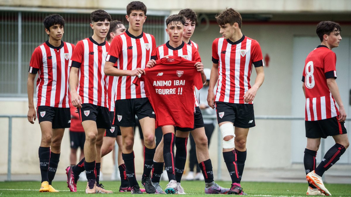 AthleticClub's tweet photo. CANTERA I Victoria con dedicatoria especial del Cadete B frente a la @sddeusto esta mañana en Lezama. 

👏 Sus compañeros han querido acordarse de Ibai Barberena, lesionado de gravedad recientemente. 

¡Ánimo, Ibai!

#AthleticClub #AthleticLezama 🦁 https://t.co/2fSV56mMIX