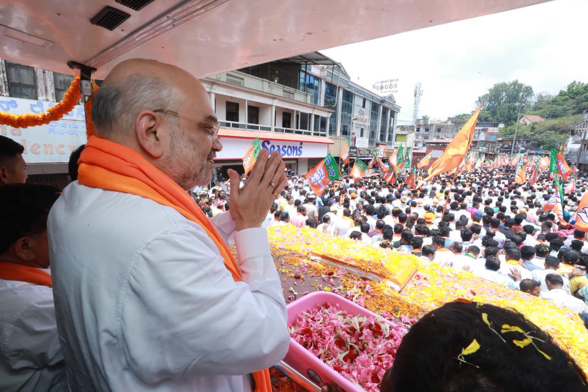 ChalanBJP's tweet photo. ಇಂದು ಮಡಿಕೇರಿ ಯಲ್ಲಿ ನಡೆದ ಬ್ರಹತ್ ಸಮಾವೇಶದಲ್ಲಿ ಕೇಂದ್ರ ಗ್ರಹ ಸಚಿವರಾದ ಅಮಿತ್ ಶಾ ರವರನ್ನು ಇಂದು ಕೊಡಗು ಜಿಲ್ಲಾ ಬಿಜೆಪಿ ವತಿಯಿಂದ ಬರಮಾಡಿಕೊಳಲಾಯಿತು.
@AmitShah @AmitShahOffice @mepratap @BopaiahG @ravimlapa https://t.co/A4cA4nJZUz