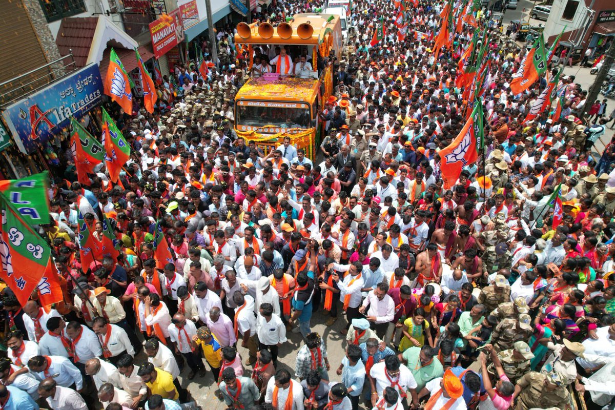 ChalanBJP's tweet photo. ಇಂದು ಮಡಿಕೇರಿ ಯಲ್ಲಿ ನಡೆದ ಬ್ರಹತ್ ಸಮಾವೇಶದಲ್ಲಿ ಕೇಂದ್ರ ಗ್ರಹ ಸಚಿವರಾದ ಅಮಿತ್ ಶಾ ರವರನ್ನು ಇಂದು ಕೊಡಗು ಜಿಲ್ಲಾ ಬಿಜೆಪಿ ವತಿಯಿಂದ ಬರಮಾಡಿಕೊಳಲಾಯಿತು.
@AmitShah @AmitShahOffice @mepratap @BopaiahG @ravimlapa https://t.co/A4cA4nJZUz
