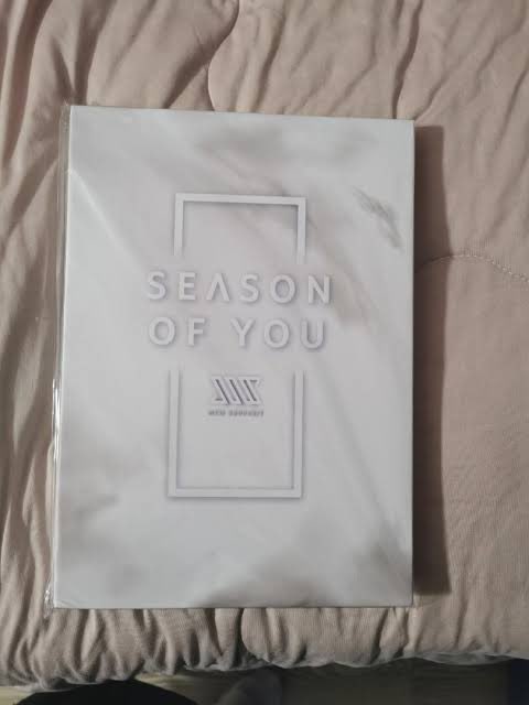 whymaxcute's tweet photo. BU! Dijual album Mew Suppasit. Album Season of You dan Nanna. Untuk harga? DM aja. Bisa nego. https://t.co/OyBosSMCn4