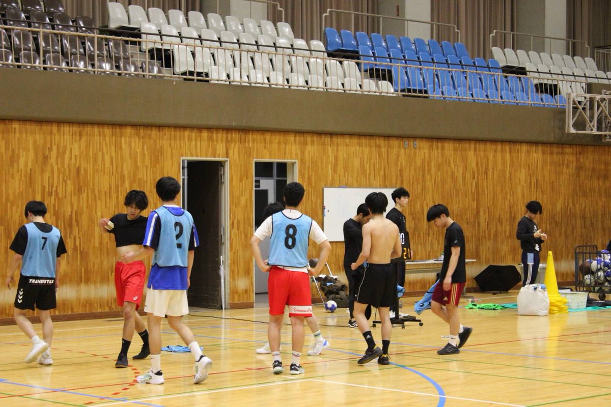 本日の試合結果です。
32(14ｰ14、18ｰ20)34明星大学
明星大学さんありがとうございました‼️
明日は１０時スローオフ
vs文教大学
@駿河台大学
ご声援、宜しくお願いします🙇⤵️
#駿河台大学
#駿河台大学ハンドボール部