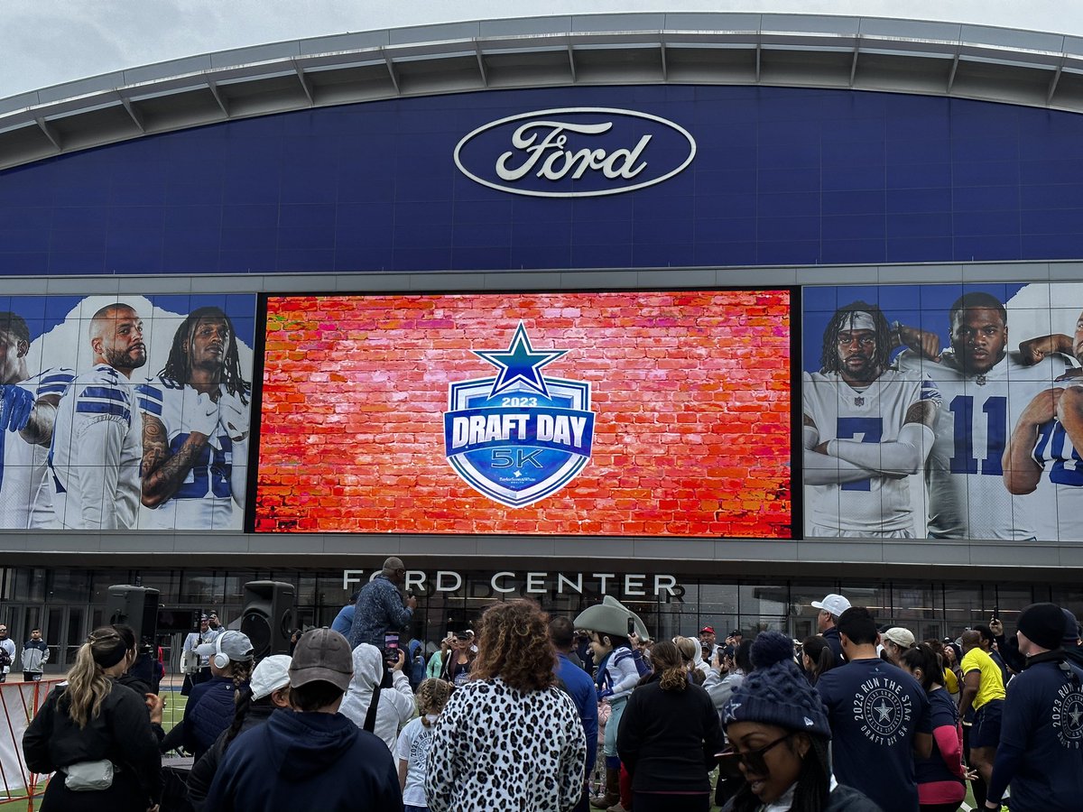 mgnshlyjns's tweet photo. Nothing like an early morning 5K #CowboysDraft #DraftDay5k https://t.co/3xeXTcjGTB
