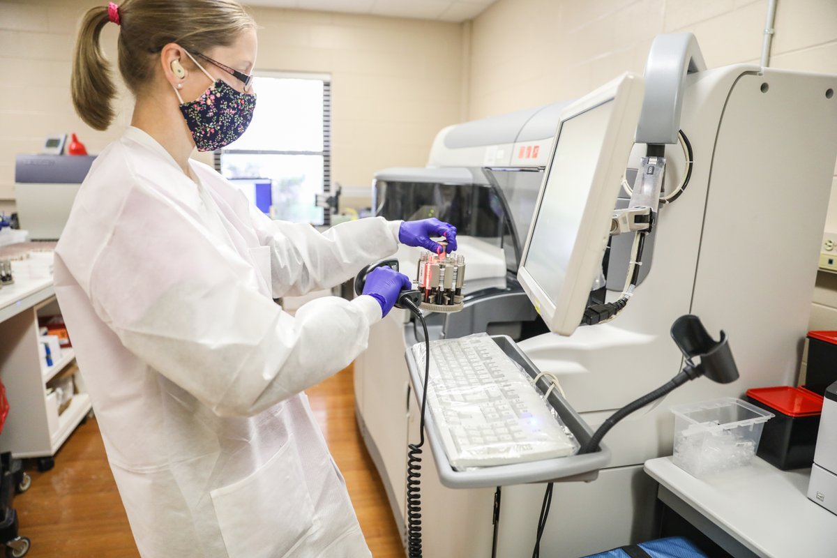 LifeSouth's tweet image. A letter of appreciation to our medical lab technicians 💌 Your meticulous work ethic and passion for helping others means the world to us. We&apos;re proud to celebrate you this week and every week that comes after. #MedicalLabProfessionalsWeek