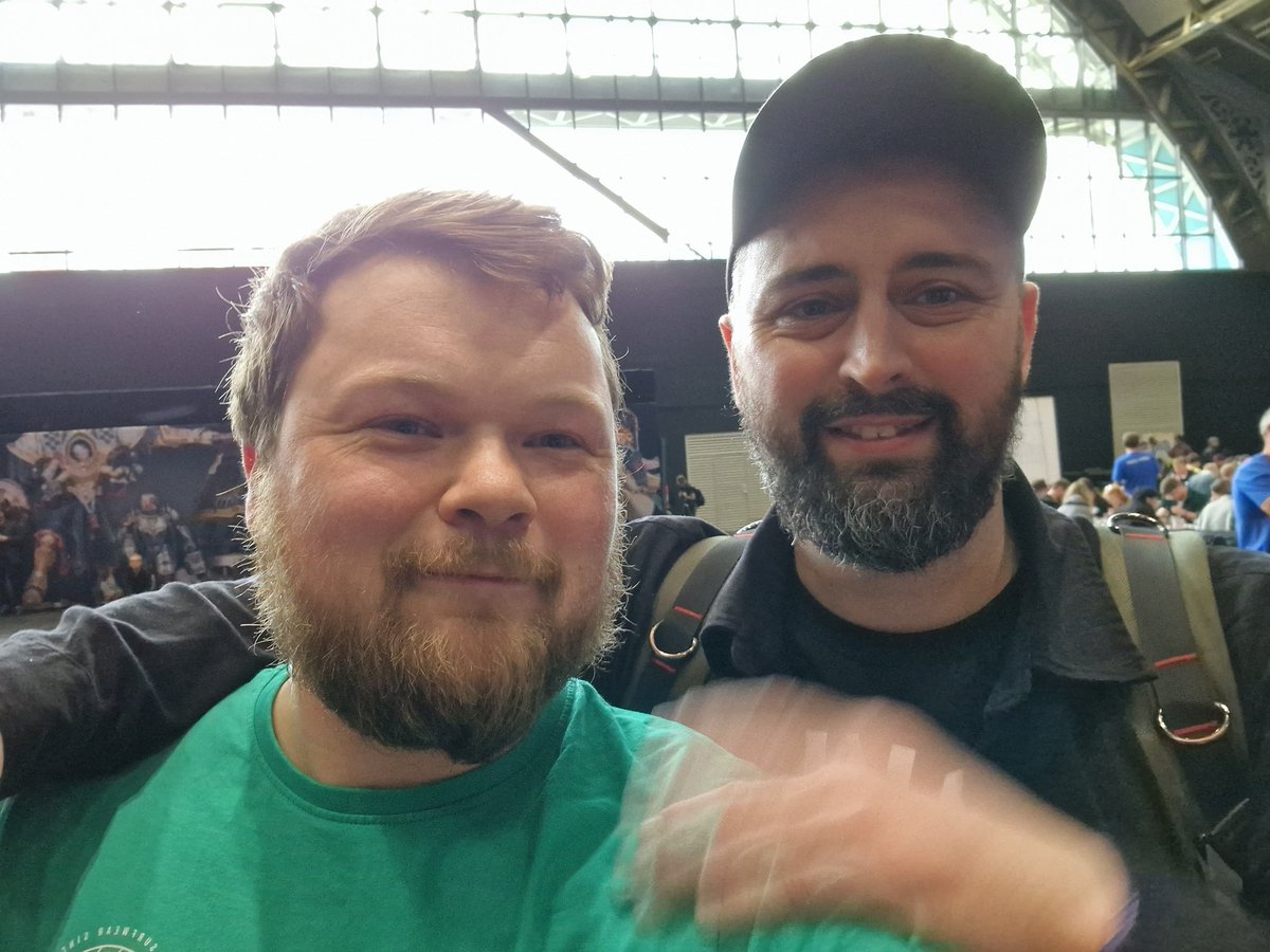 66minitures's tweet photo. Warhammer feat was queue central but did get to say hi to this beautiful man @HonestWargamer https://t.co/dSXkdyX5Tg