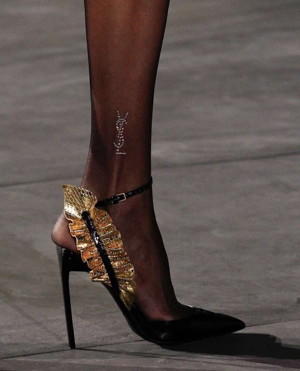 saveyoursole's tweet image. Ready for warmer nights &amp;amp; higher heels ✨ @ysl 📸
.
.
.
.
.
.
.
.
.
.
#saveyoursole #saveyoursolelondon #shoecare #London #NewYork #Paris #YvesSaintLaurent #sleekshoes #saintlaurentheels #blackuniqueheels #funheels #protectyoursole #leathermaintenance #SaintLau...