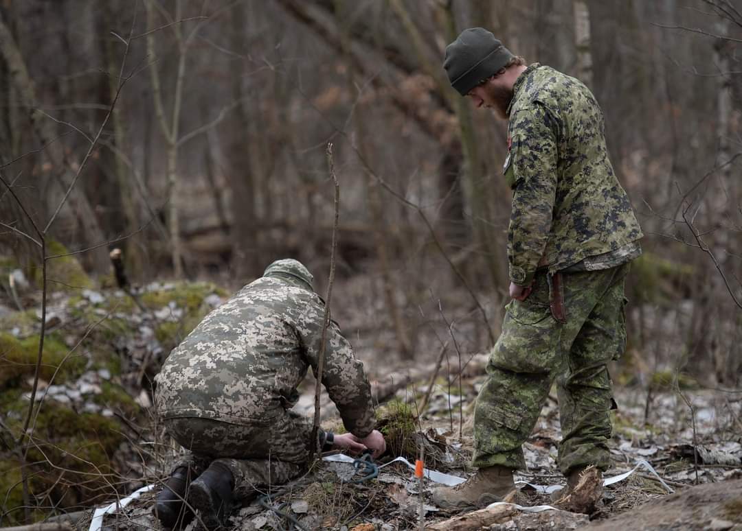 🇨🇦 🇵🇱 🇺🇦 A detachment of sapper-instructors of the Canadian Armed Forces teaches mine safety to servicemen of the Armed Forces of Ukraine as part of the training Canadian Armed Forces Operations "UNIFIER" Canadian Army in the Republic of Poland.