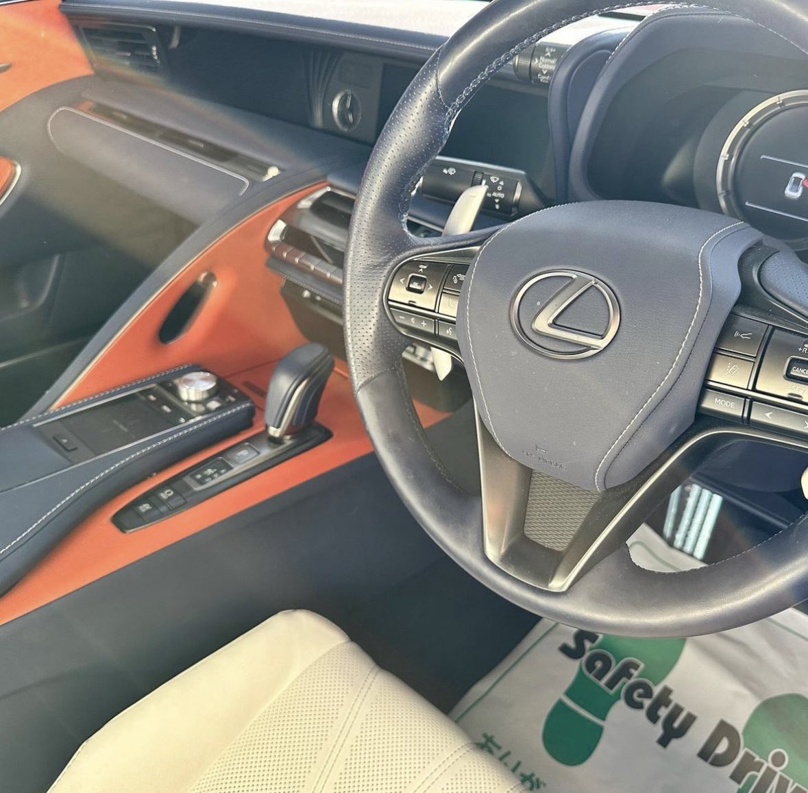 car_stage's tweet photo. 皆さんお疲れ様です🔥
LEXUS LC500h 
納車致しました！！

この度は誠に有難う御座います！
今後とも末永いお付き合いほど宜しくお願い致します！ https://t.co/mLv2hduGQs