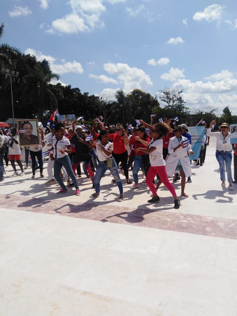 uccmcuba's tweet photo. No lo van impedir que desfilemos el #1Mayo
#ALaPatriaManosYCorazón 
La Unidad Central de Cooperación Médica junto al pueblo y la Revolución desfilaremos porque #Cuba va🇨🇺🇨🇺🇨🇺♥️
#CubaCoopera 
#60AñosSalvandoVidas https://t.co/mMHWh8SCM8