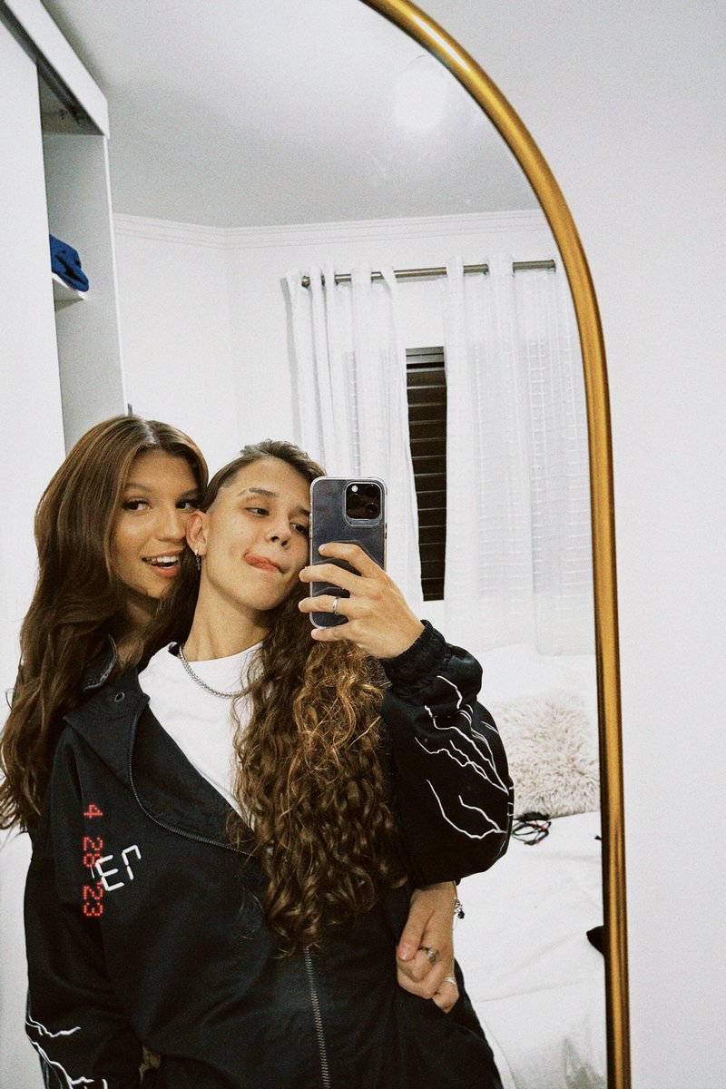 nevesmarialuisa's tweet photo. 🤧🤍✨ https://t.co/8ml1zEerI1
