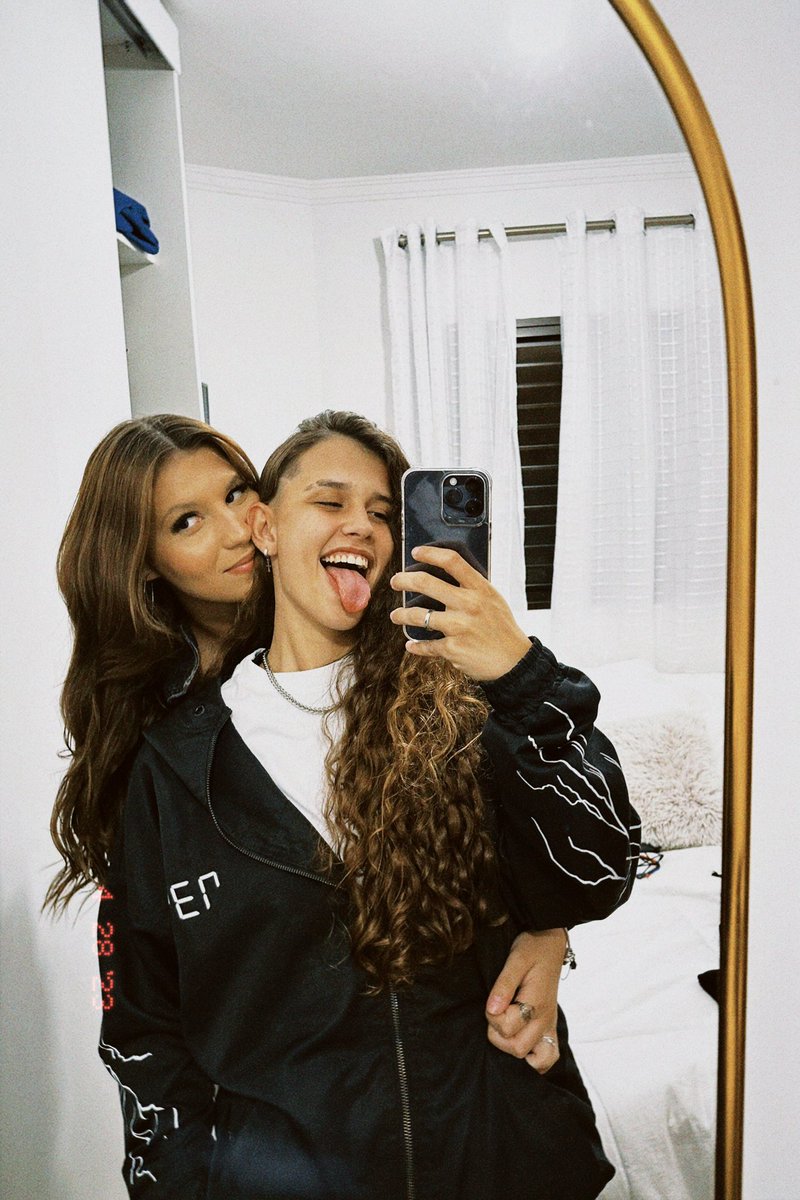 nevesmarialuisa's tweet photo. 🤧🤍✨ https://t.co/8ml1zEerI1