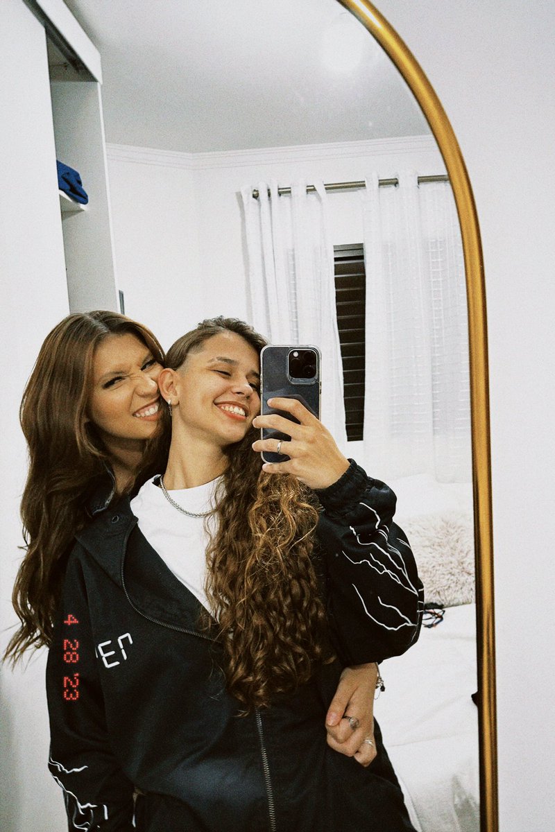 nevesmarialuisa's tweet photo. 🤧🤍✨ https://t.co/8ml1zEerI1